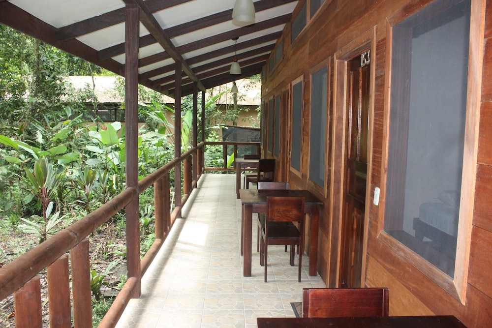 Hotel Rana Roja Lodge 15/50