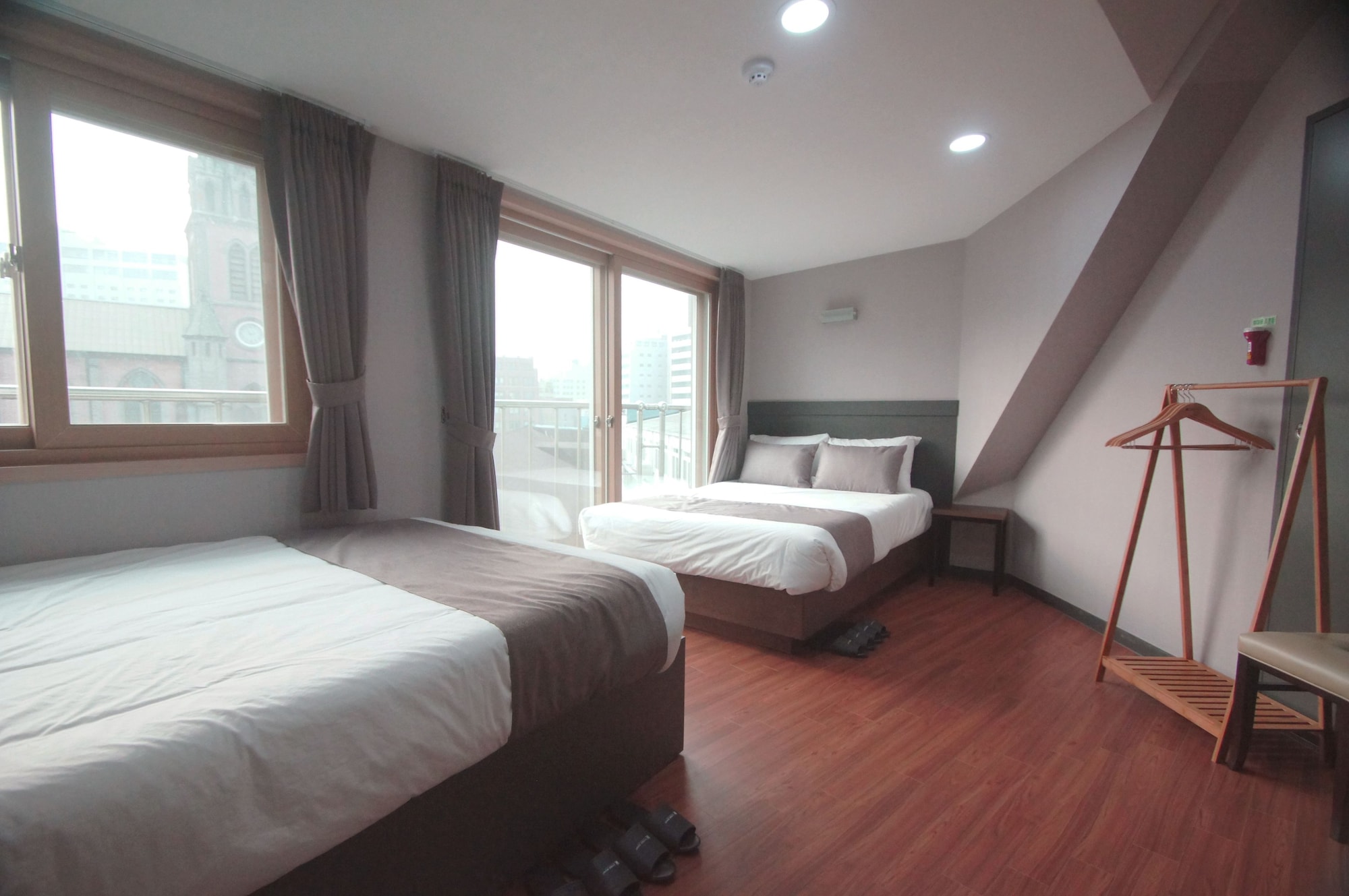 DELUXE, QUADRUPLE, 2 DOUBLE BEDS, CITY VIEW