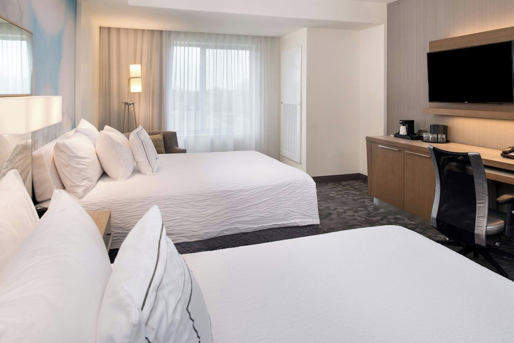 Suite, Multiple Beds, Accessible، Courtyard By Marriott Detroit Farmington 4/6