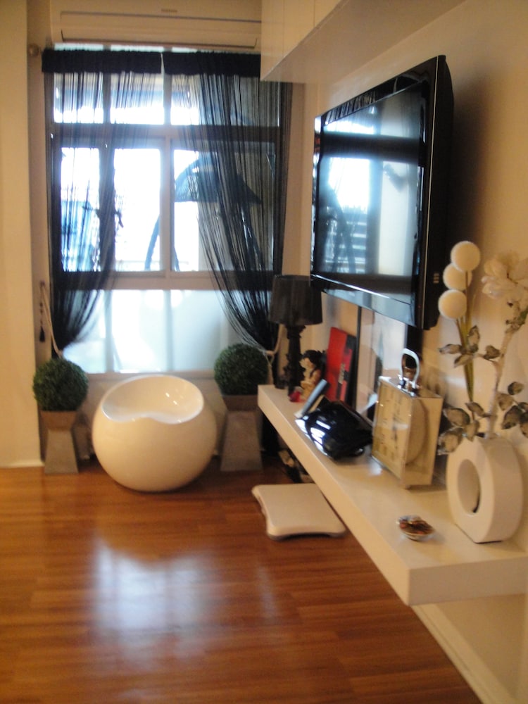 Jlt Condo Units 8/42