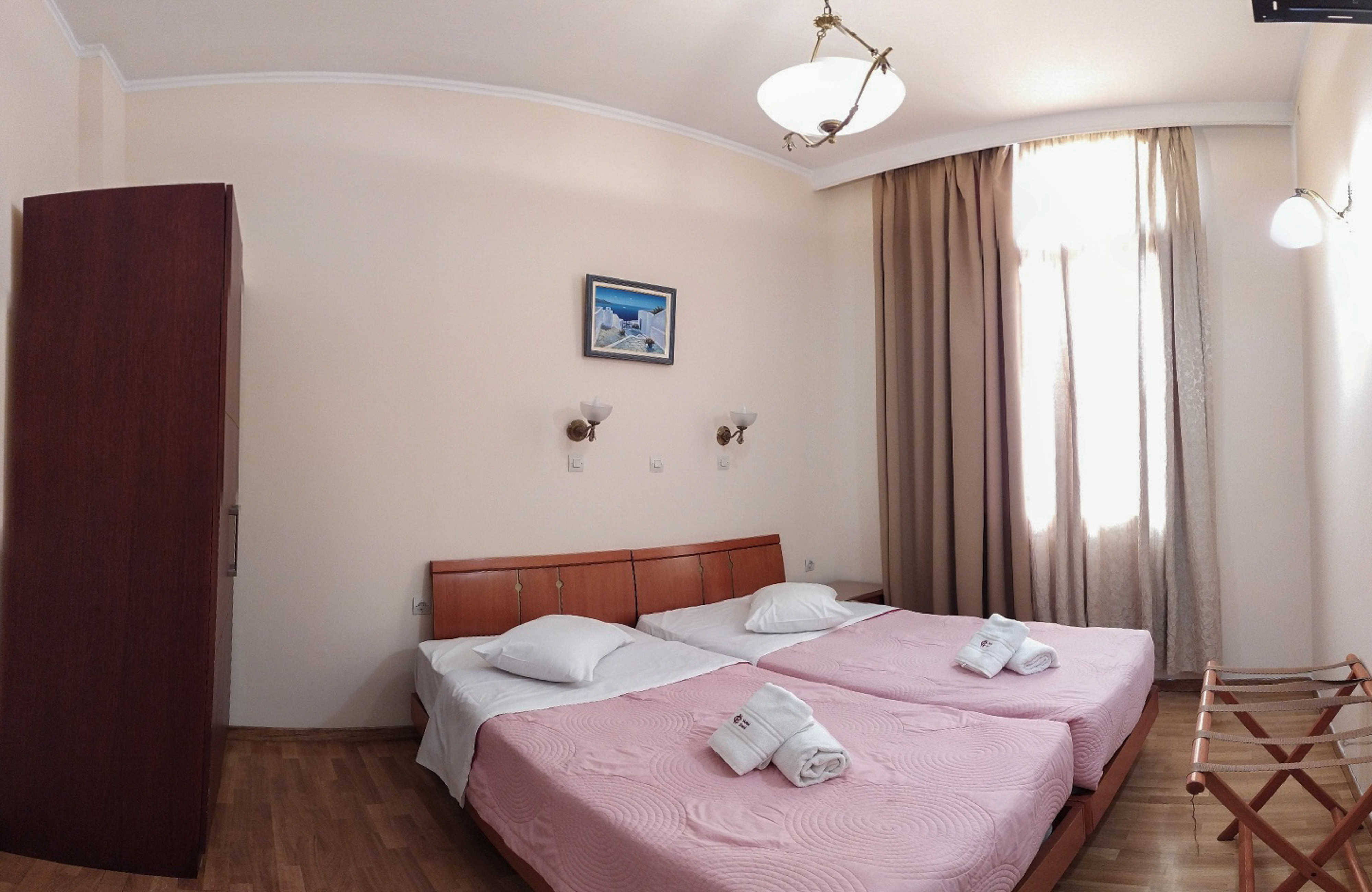 ROOM, QUADRUPLE