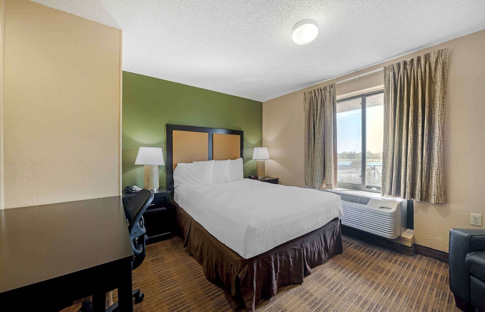 Deluxe, Studio, Queen Bed, Sofa