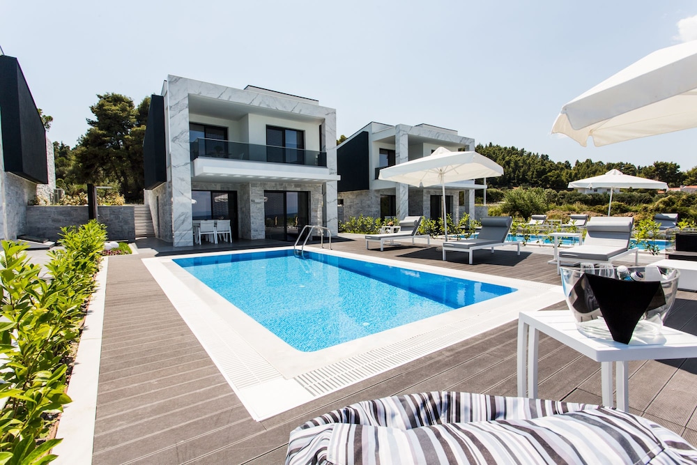 Crystal Villas & Suites 1/39