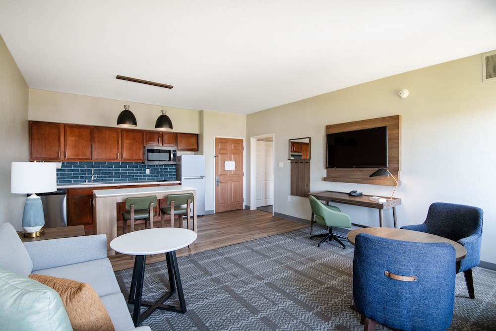 Staybridge Suites Phoenix-Glendale 34/65
