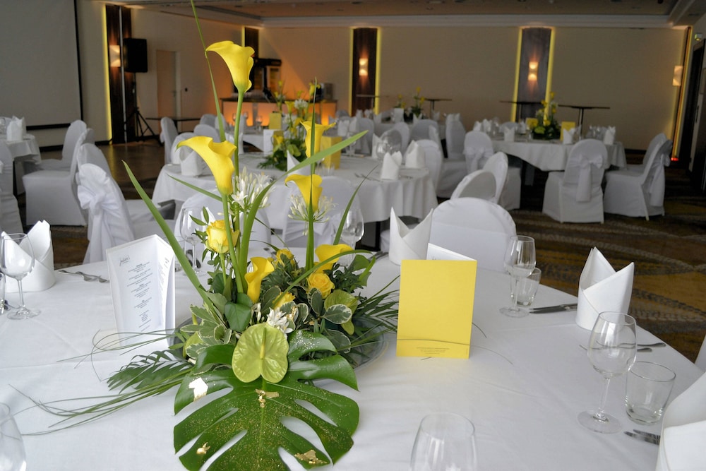 COURTYARD BY MARRIOTT SEESTERN photo3