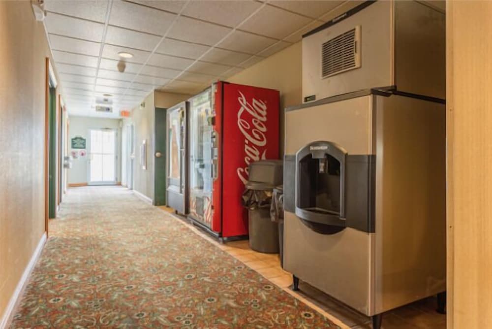 Lancaster Inn and Suites 24/64