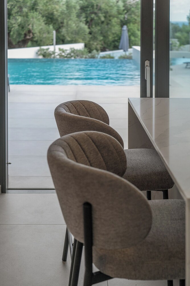 Kymothoe Elite Suites 87/97