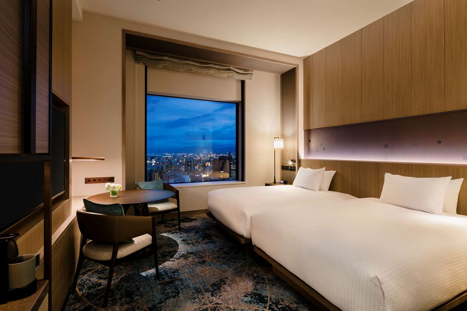 غرفة تنفيذية بسريرين منفصلين مع دخول الصالة، Hilton Hiroshima 2/3