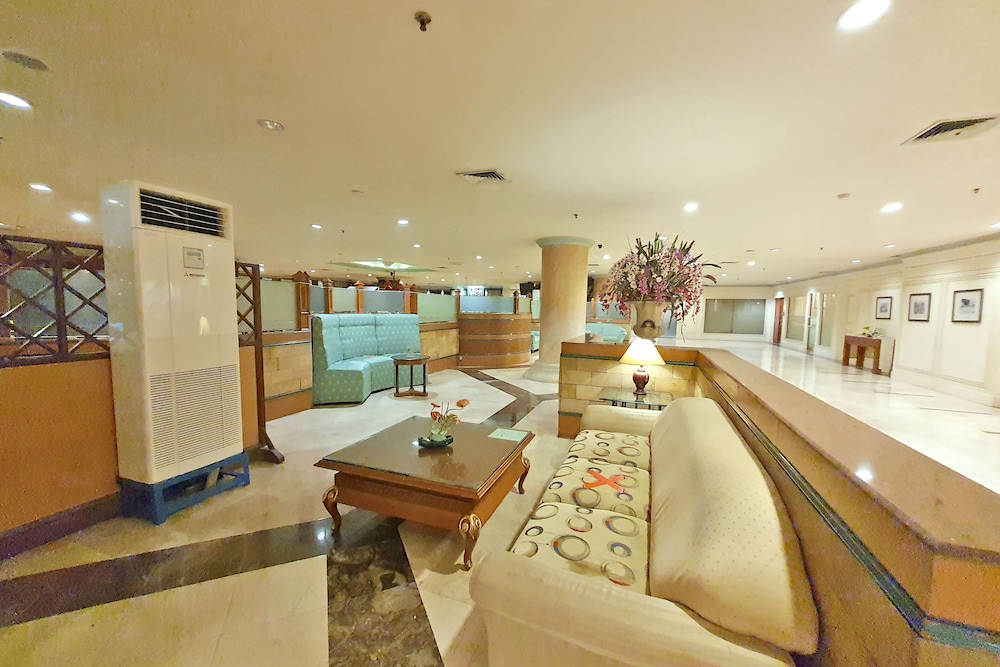 TUNJUNGAN HOTEL 60/73