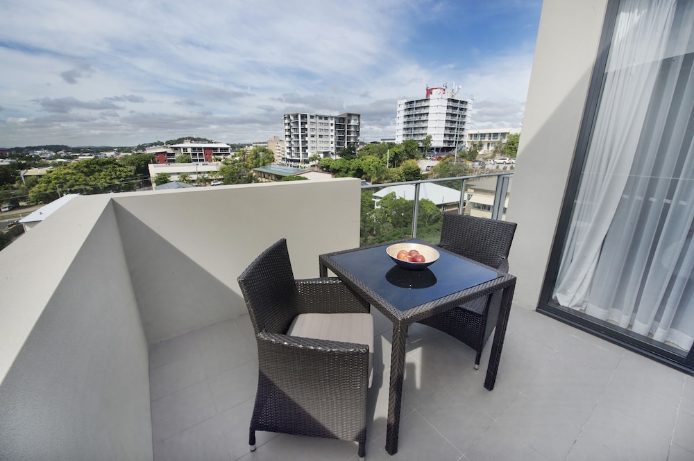 Gladstone Central Plaza 53/60