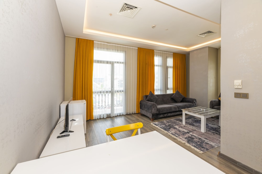 Agora Suites 52/67