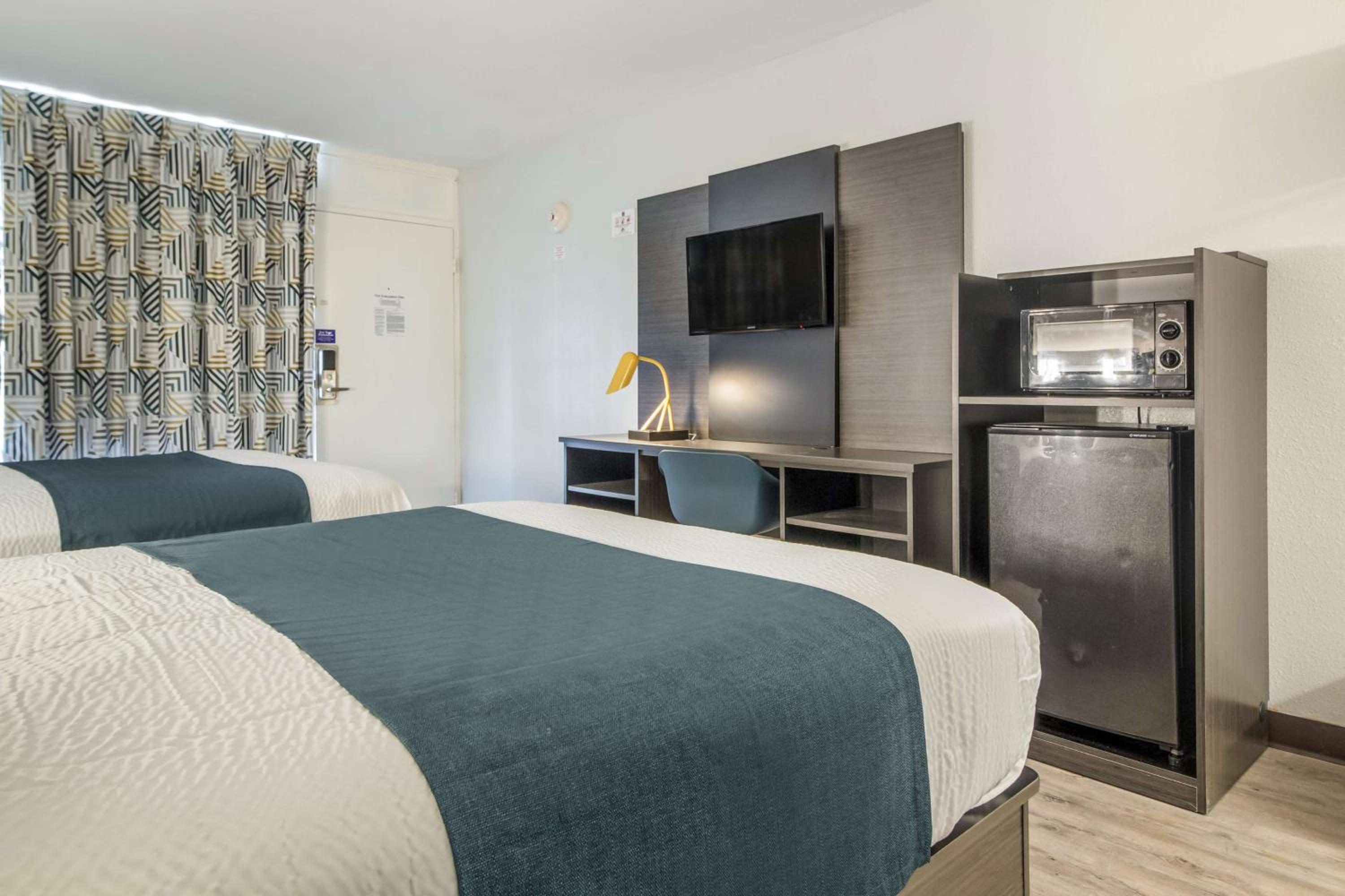 Motel6 Groves, TX 25/44