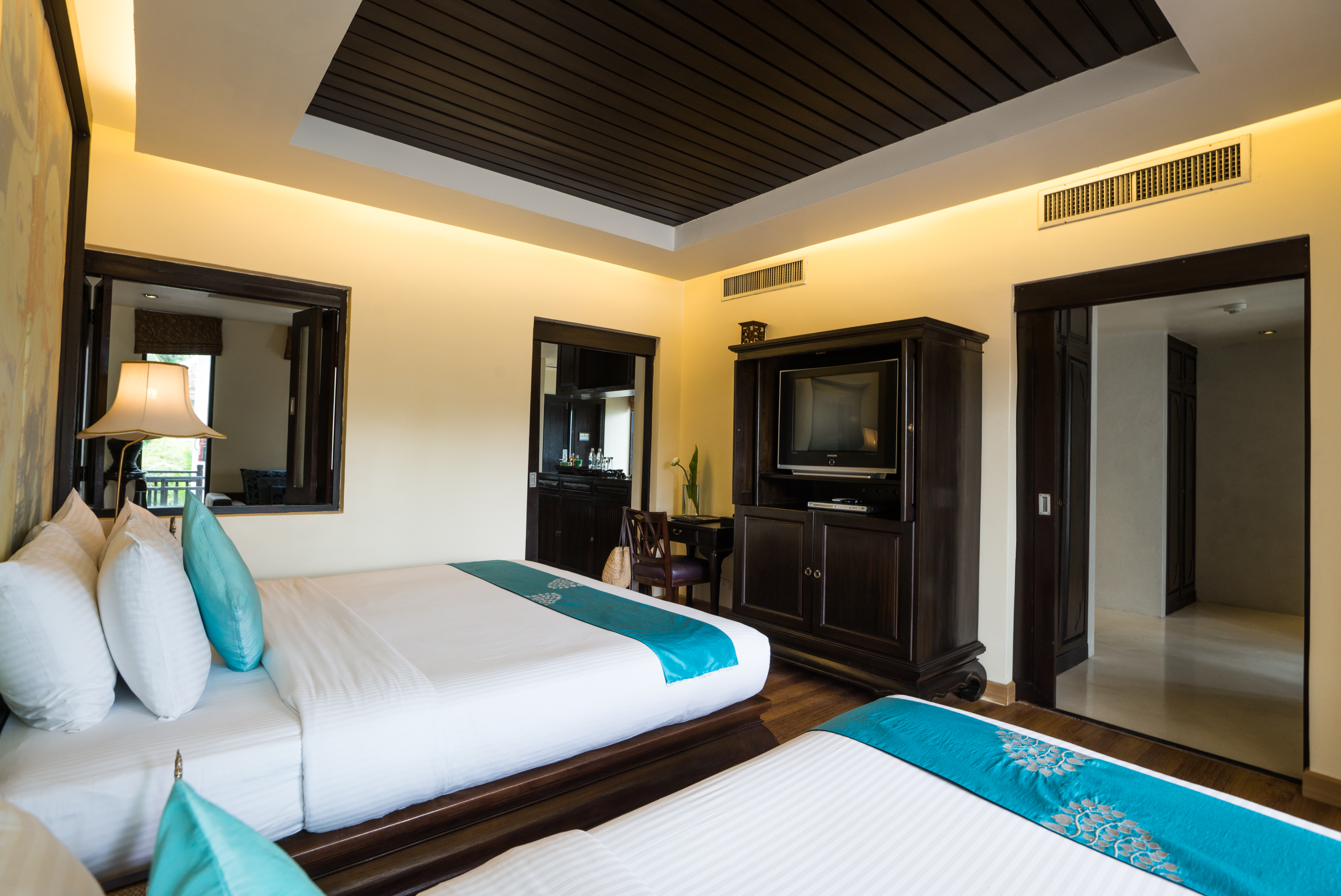 DELUXE SUITE