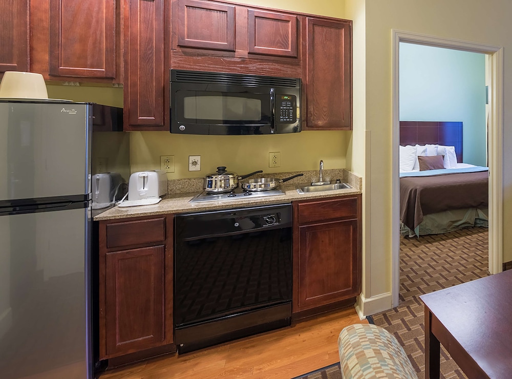 Crestwood Suites Lakeland 55/63
