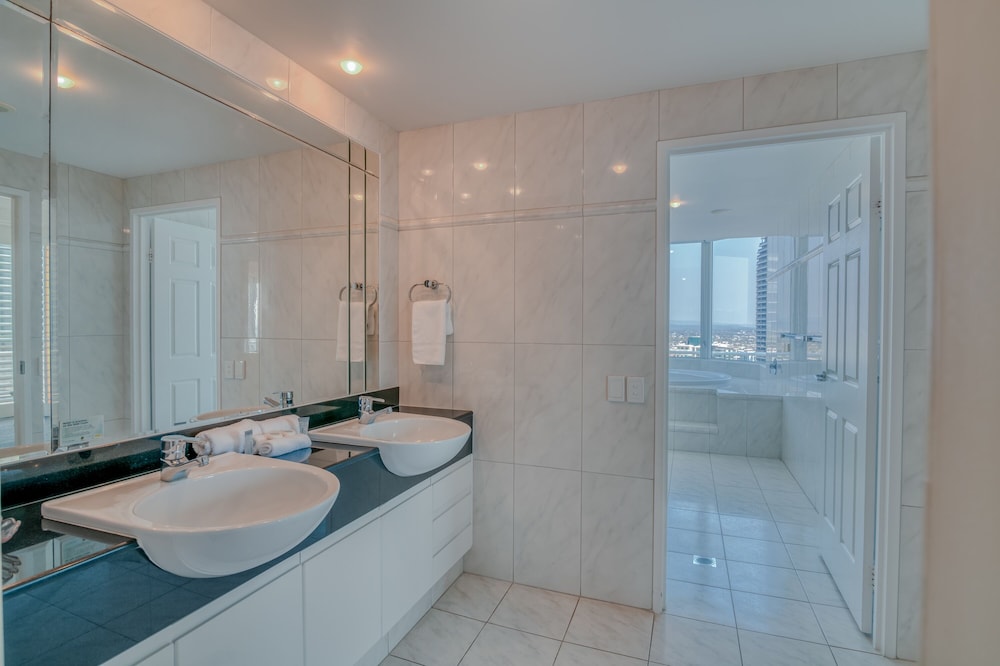 3 Bedrooms, Sub, Penthouse, Apartment, 2 Double and Twin Beds