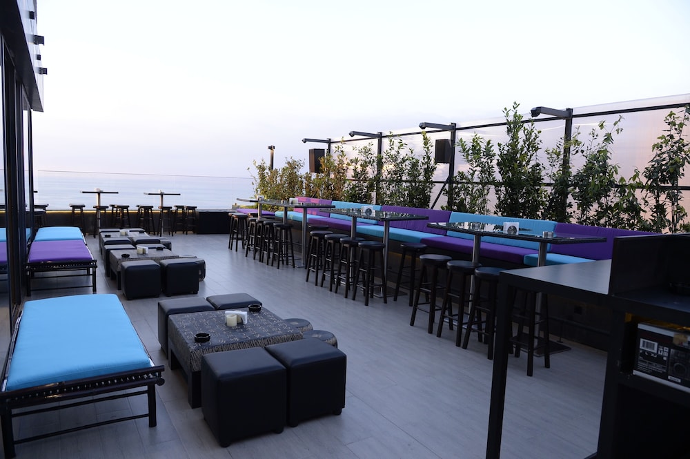 Three O Nine Hotel 33/50