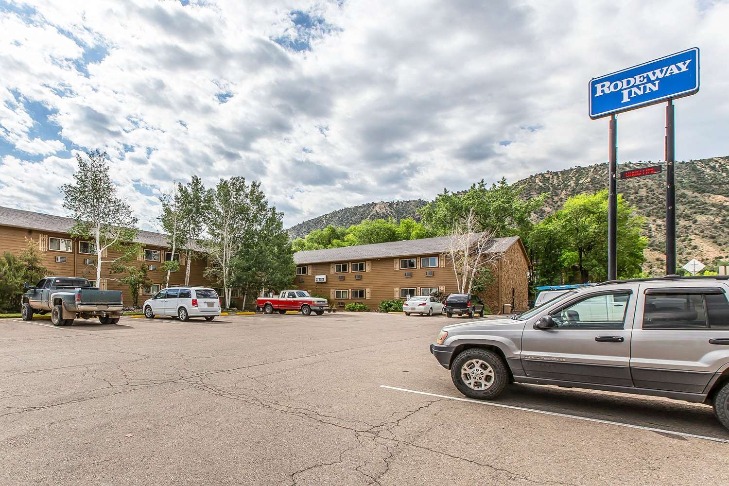 Rodeway Inn Rifle 19/20