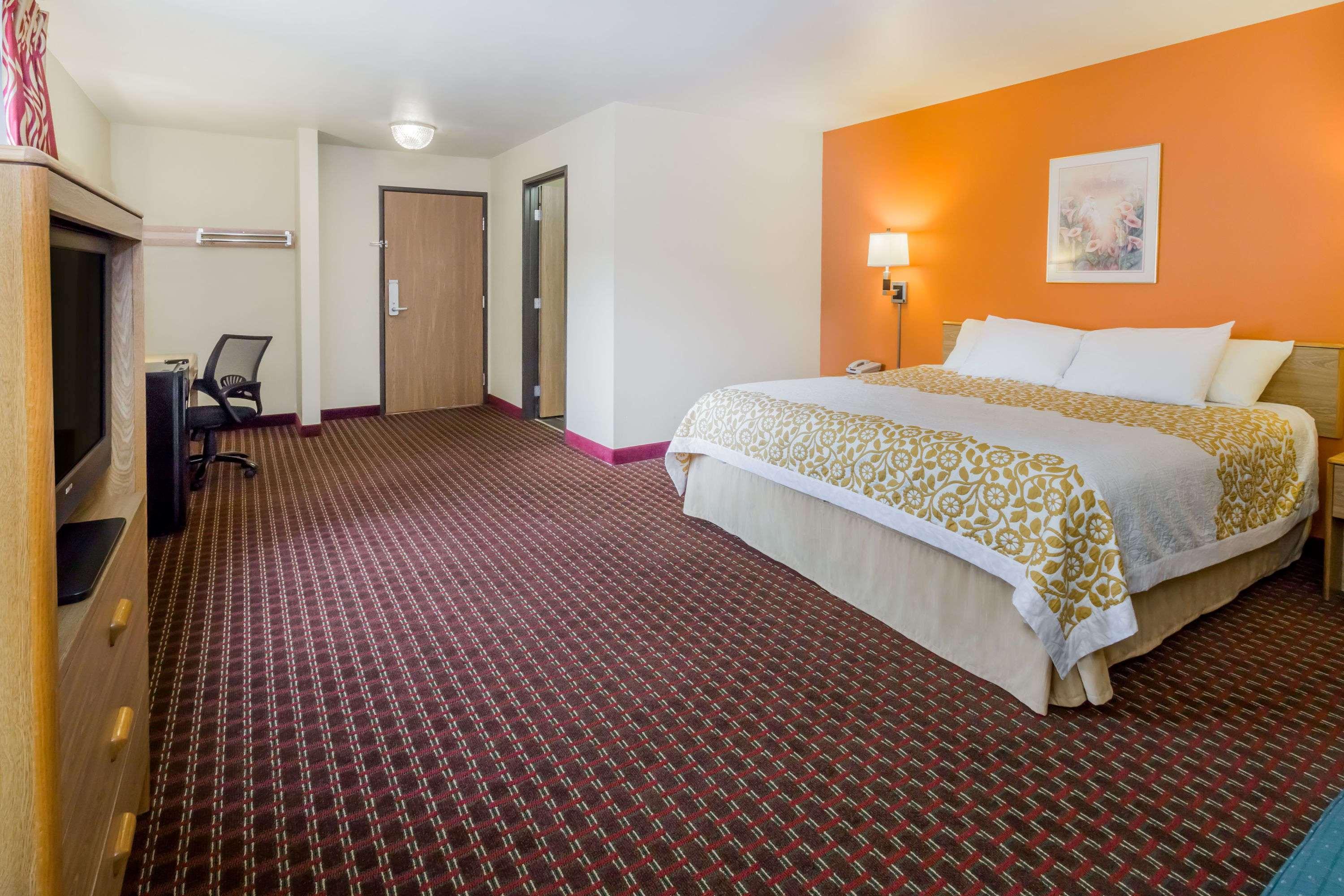 Deluxe, King Bed
