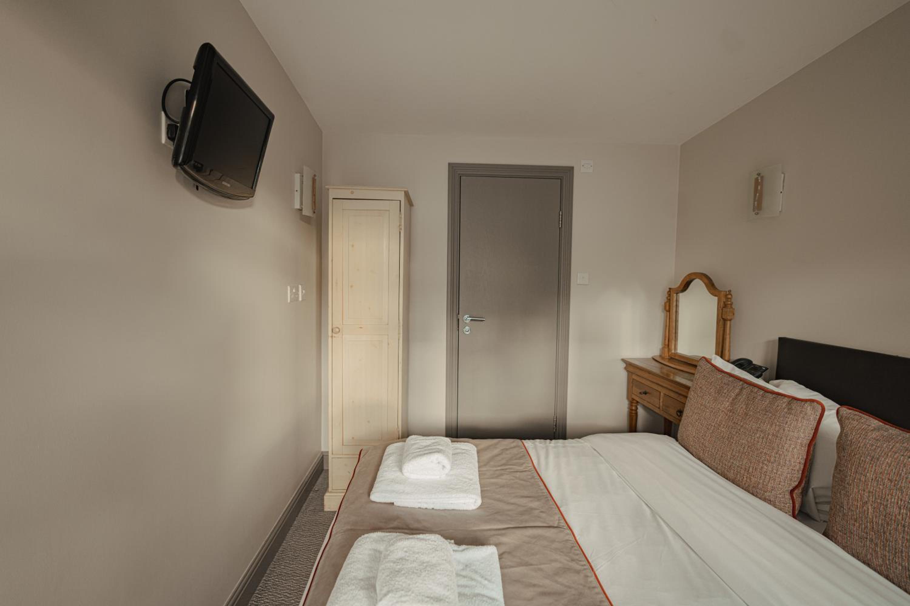 Lodge, Double Bed
