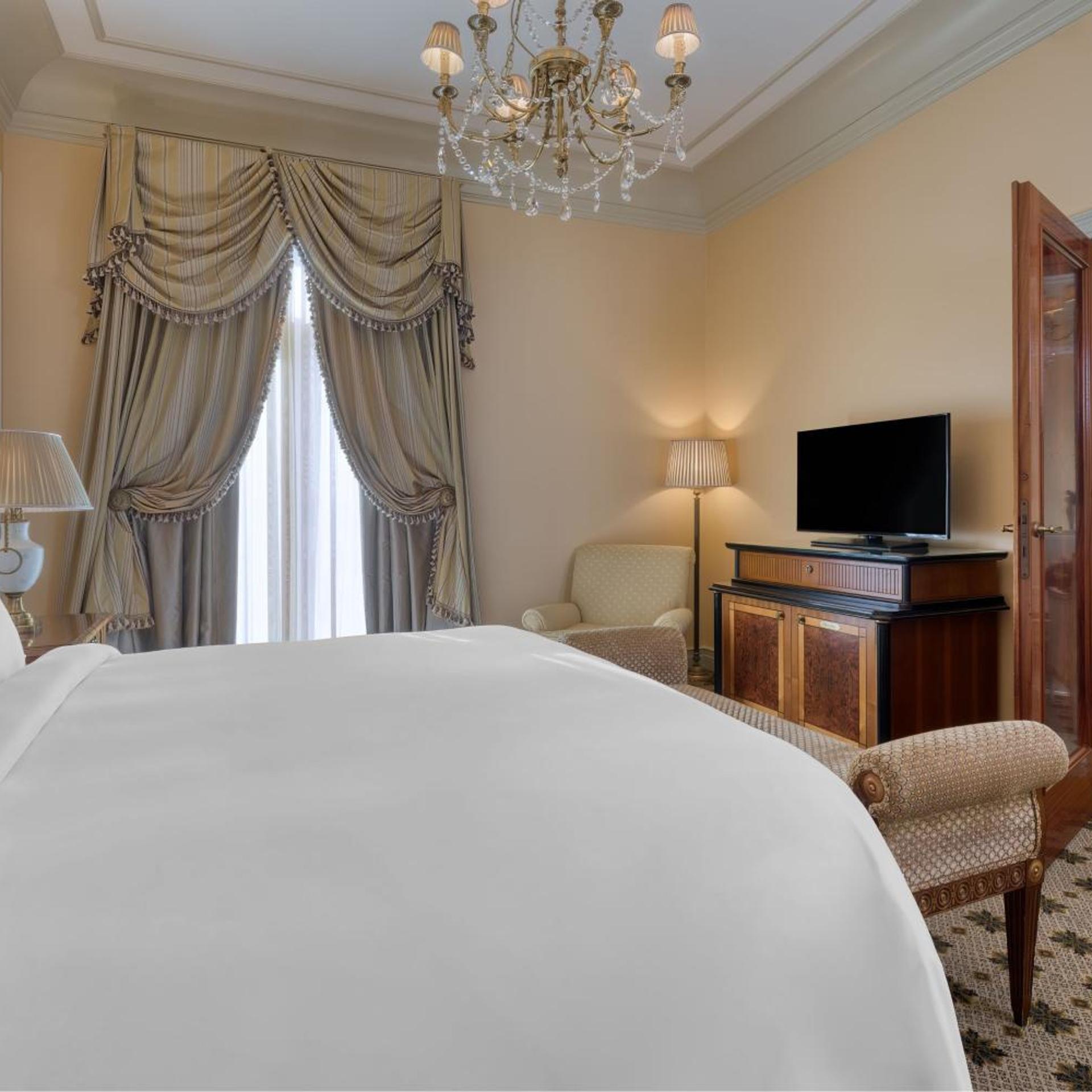 1 Bedroom, Executive, Suite, King Bed, Acropolis View, City View