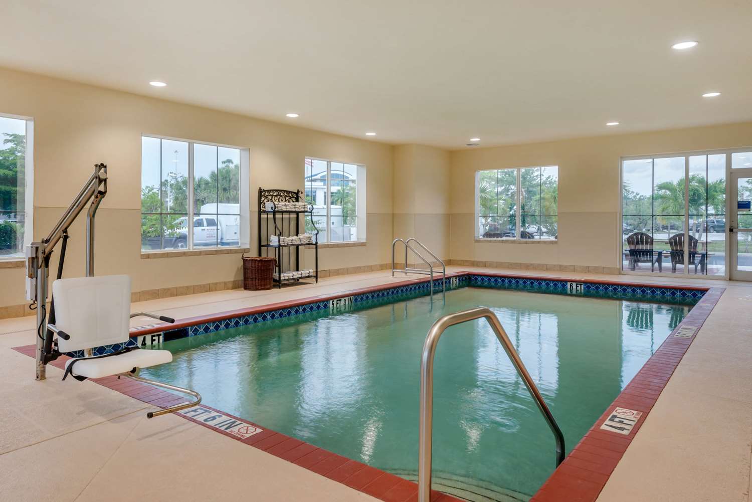 Comfort Inn & Suites Fort Myers Airport 15/26