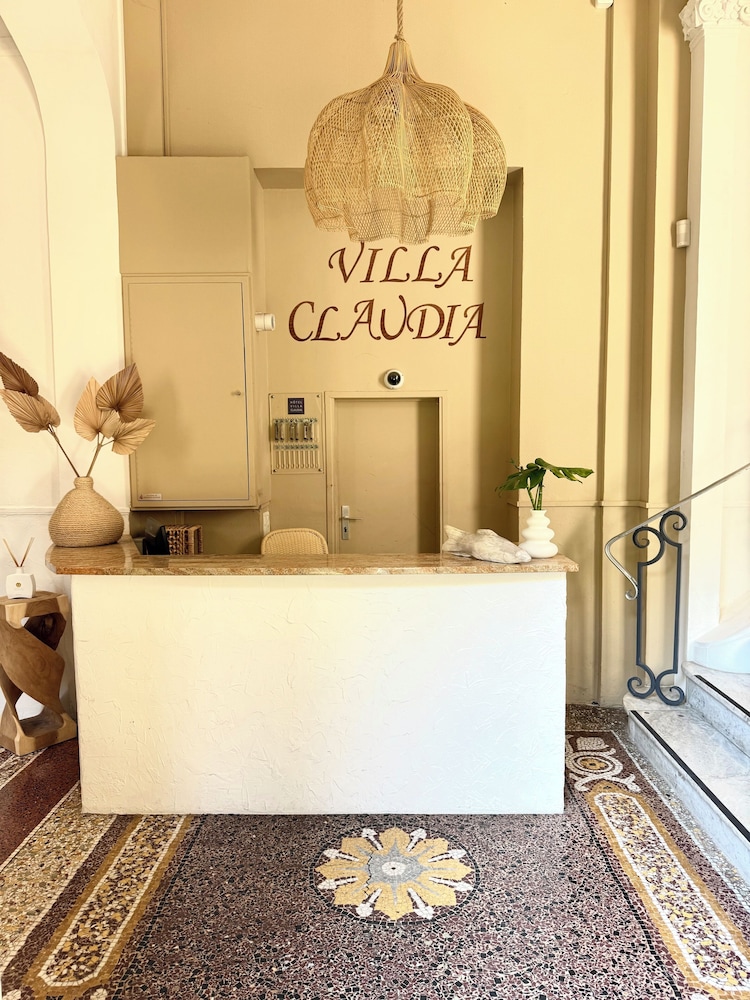 VILLA CLAUDIA(FORMERLY LE VENDOME - VILLA CLAUDIA) 7/77