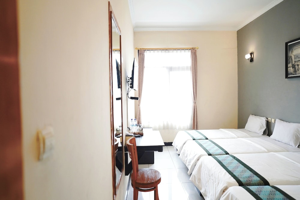 Saung Balibu Hotel 32/68