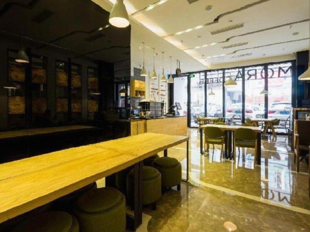 Lavande Hotels (Guangzhou Fangcun Huadiwan) 39/45
