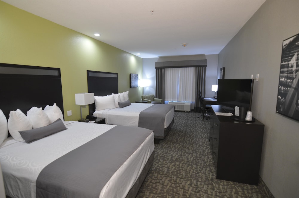 Best Western Plus Bay City Inn & Suites 16/44