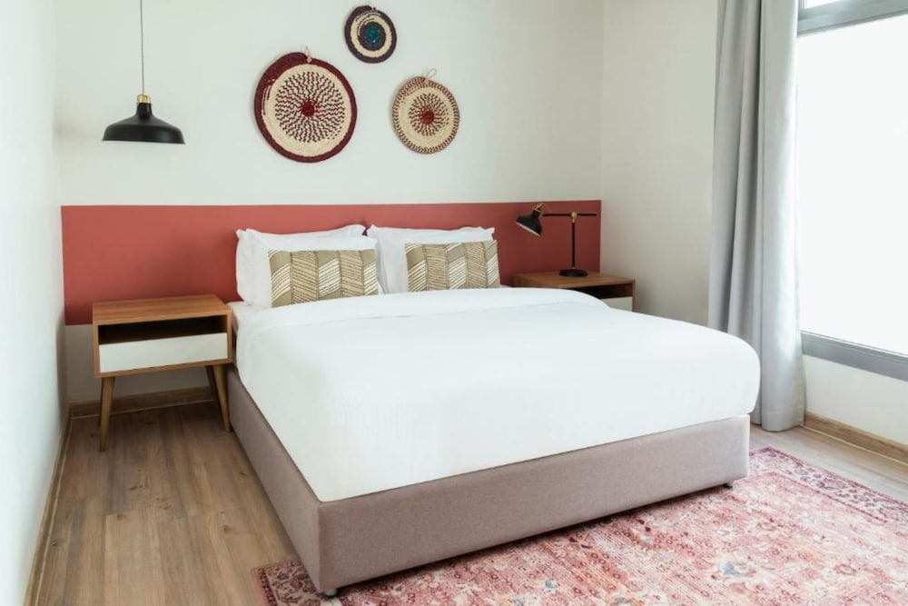 2 BEDROOMS, SUITE