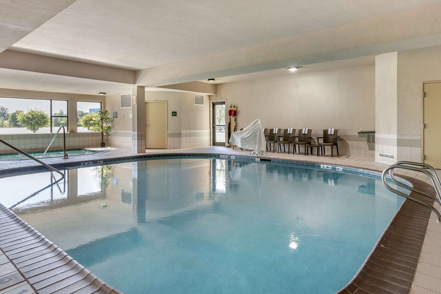Comfort Suites Grandville Grand Rapids Sw 22/41