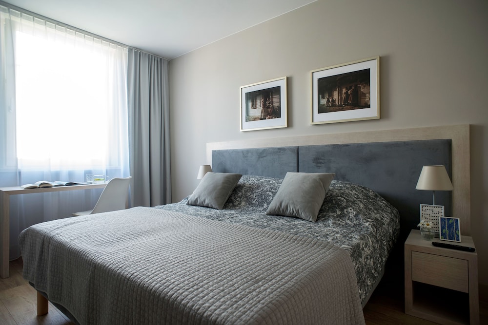 1 BEDROOM, APARTMENT