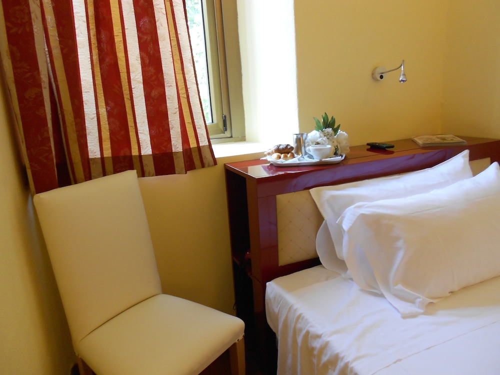 Hotel Minerva 10/25
