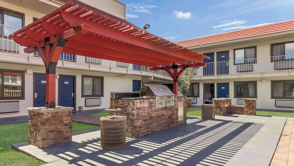 Motel6 Fremont, CA - South 46/57