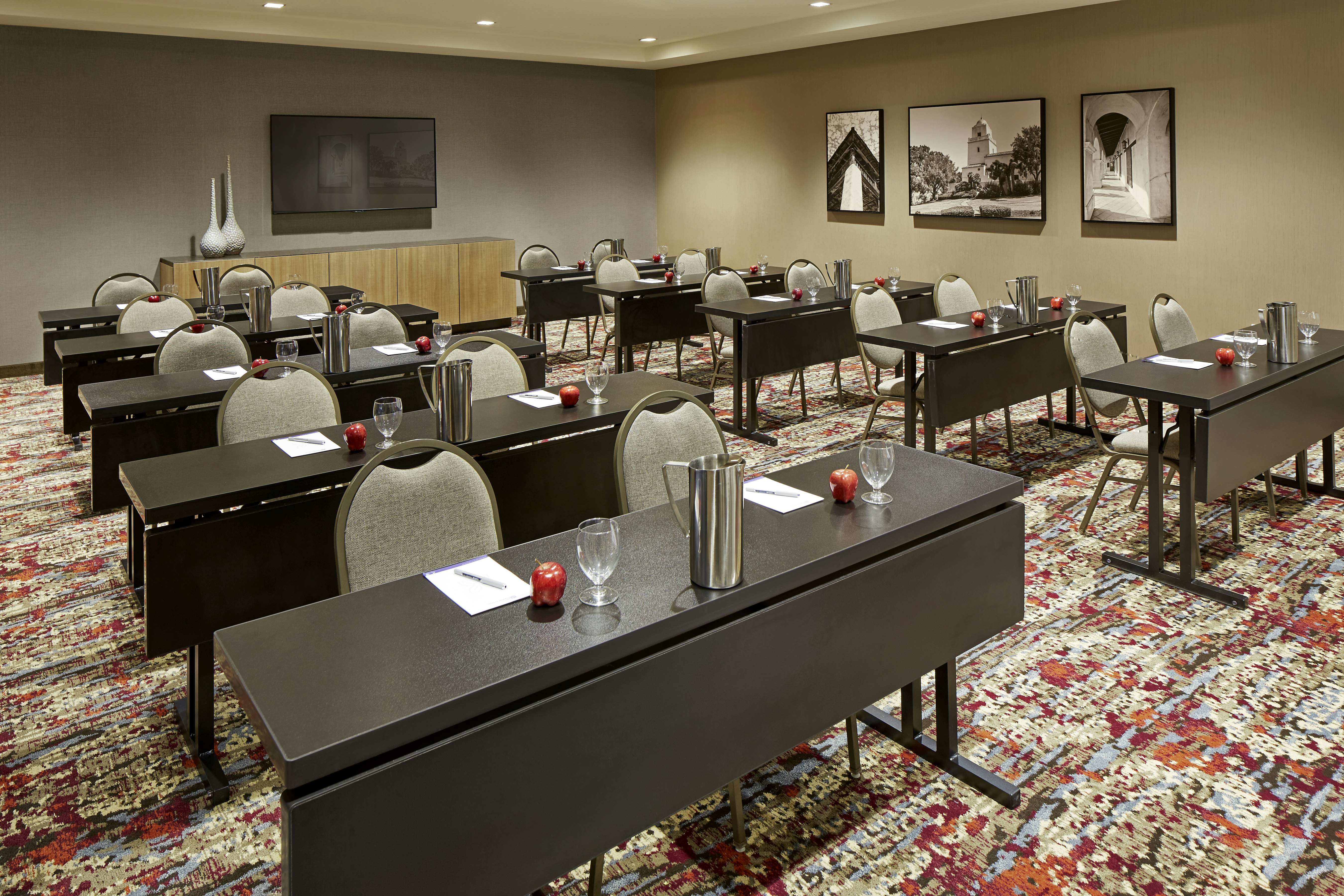 Hilton Garden Inn San Diego Old Town SeaWorld Area 25/33