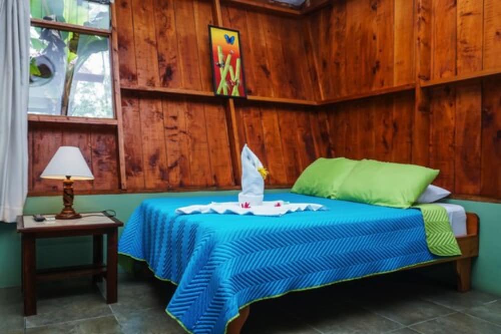 Cabinas Faro Arenal 17/50