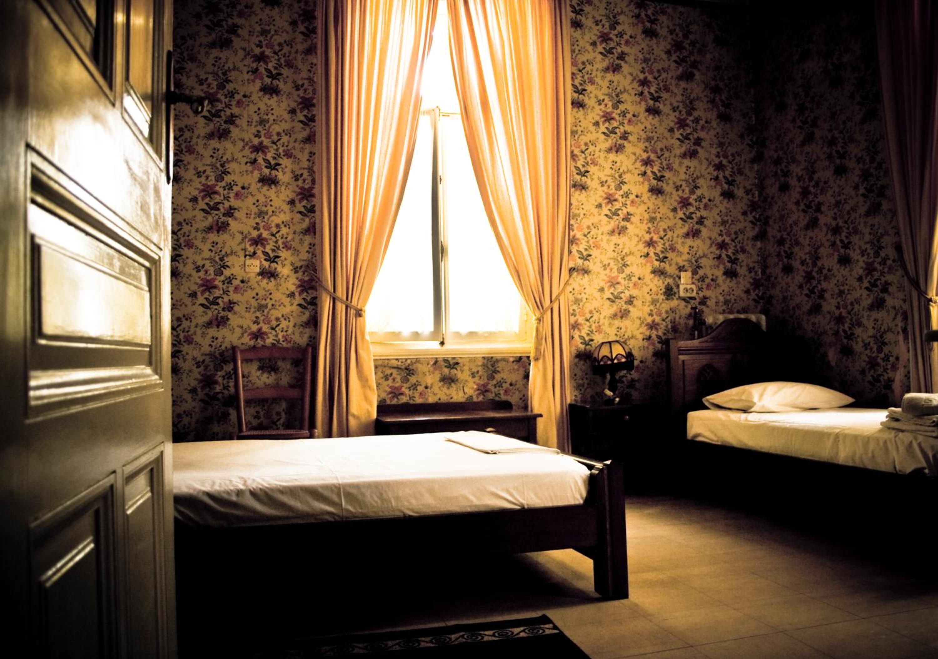 Room, Triple