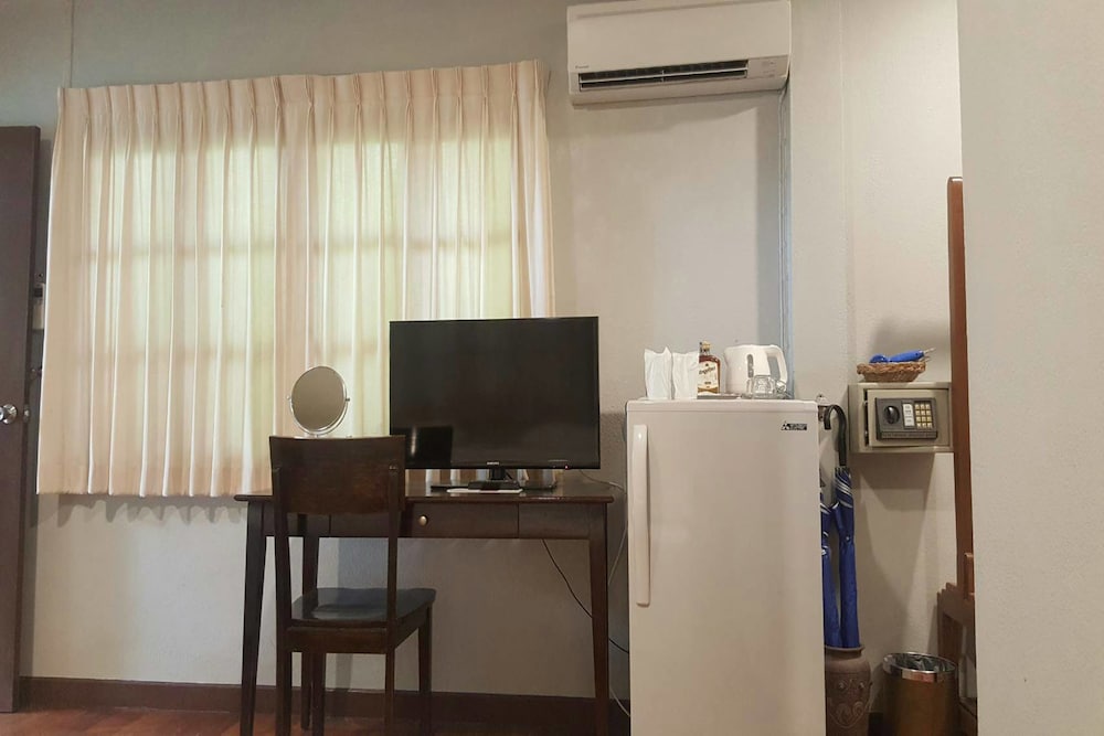 Baan Klang Aow Beach Resort 48/66