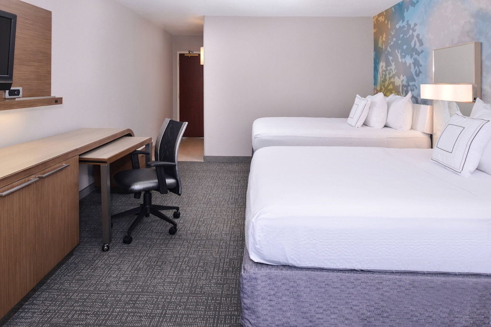 Country Inn & Suites by Radisson, Brown Deer - Milwaukee North 22/65