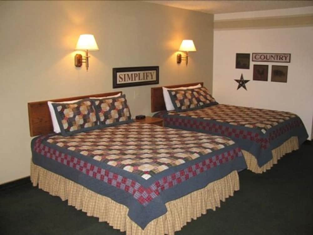 Covered Wagon Motel (ex Rodeway Inn Lusk) 21/50