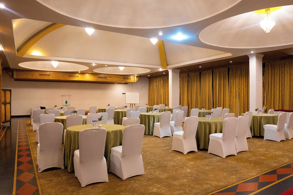 MANU ALLAYA(The Resort Spa in the Himalayas) 40/50