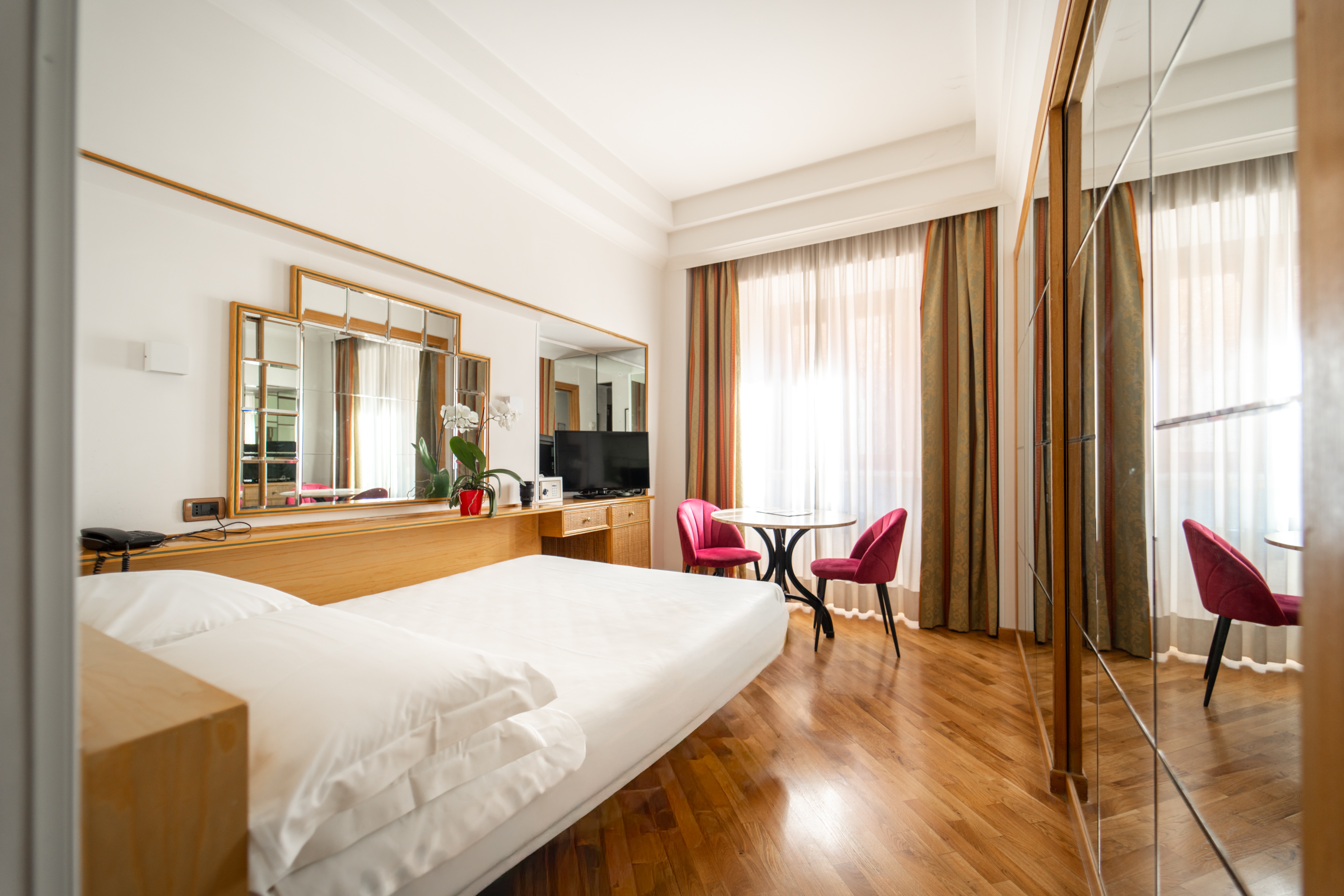 غرفة اقتصادية بسرير مزدوج، Oxford Hotel 2/4