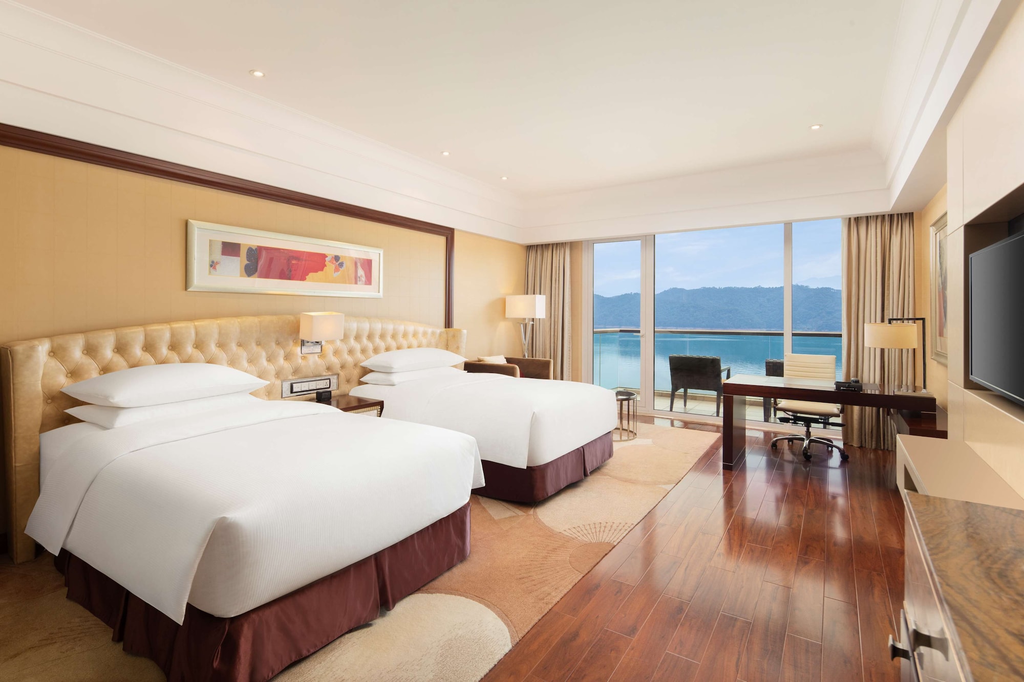 Grand, Twin Beds