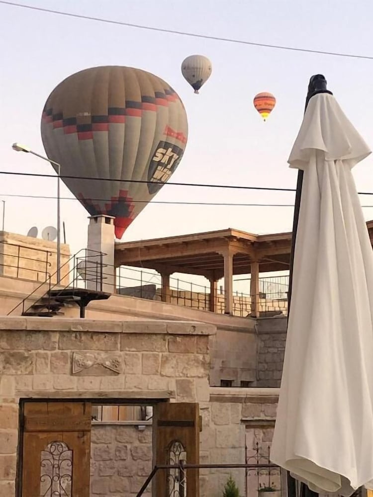 Mosaic Cave Hotel 50/50
