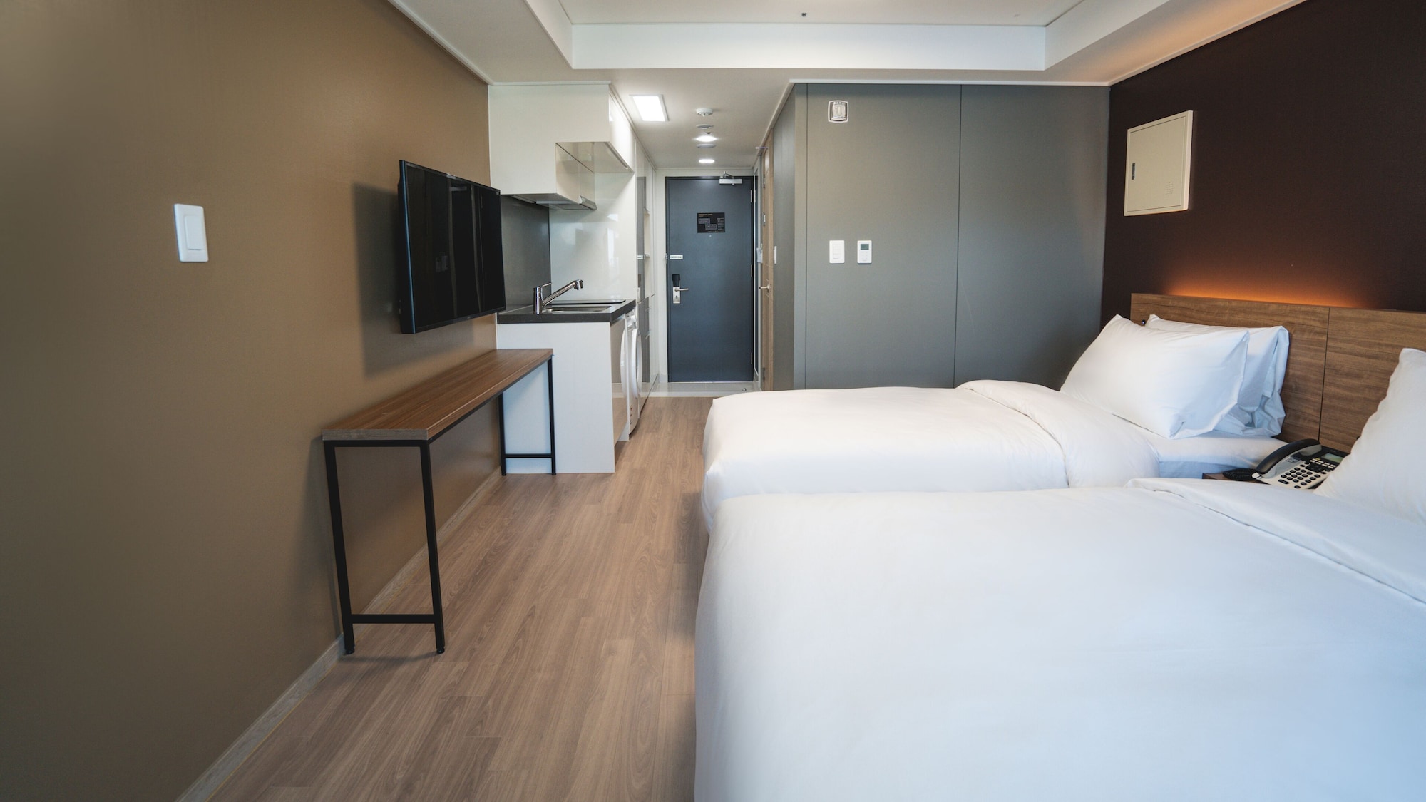 DELUXE, TWIN BEDS