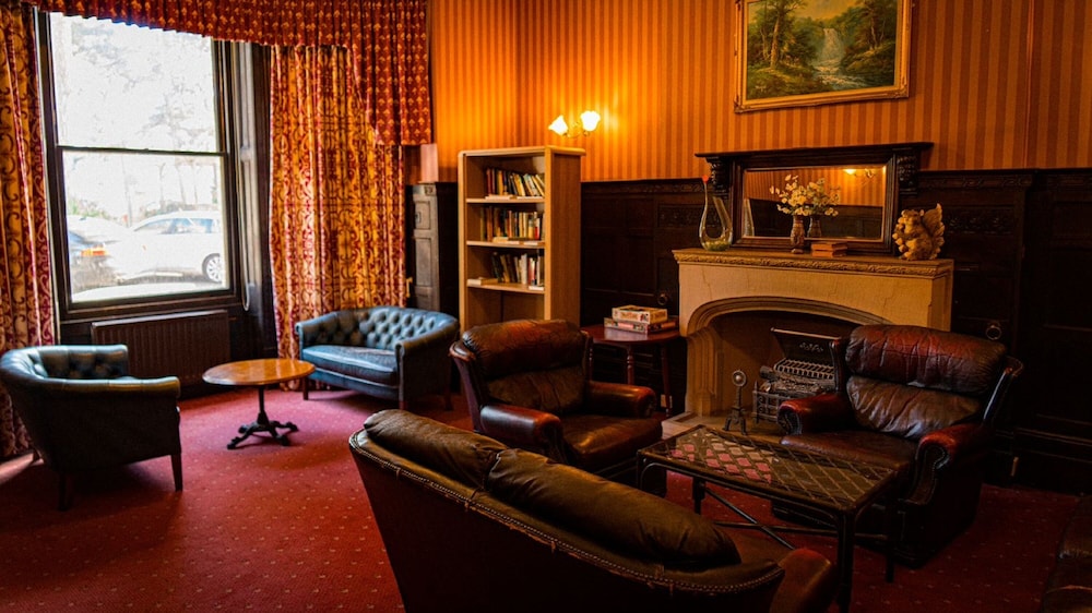 Elstead Hotel 25/50