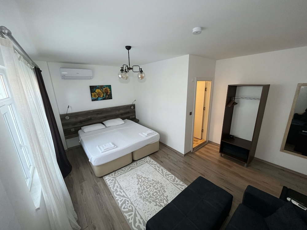 Parli Hotel 19/45
