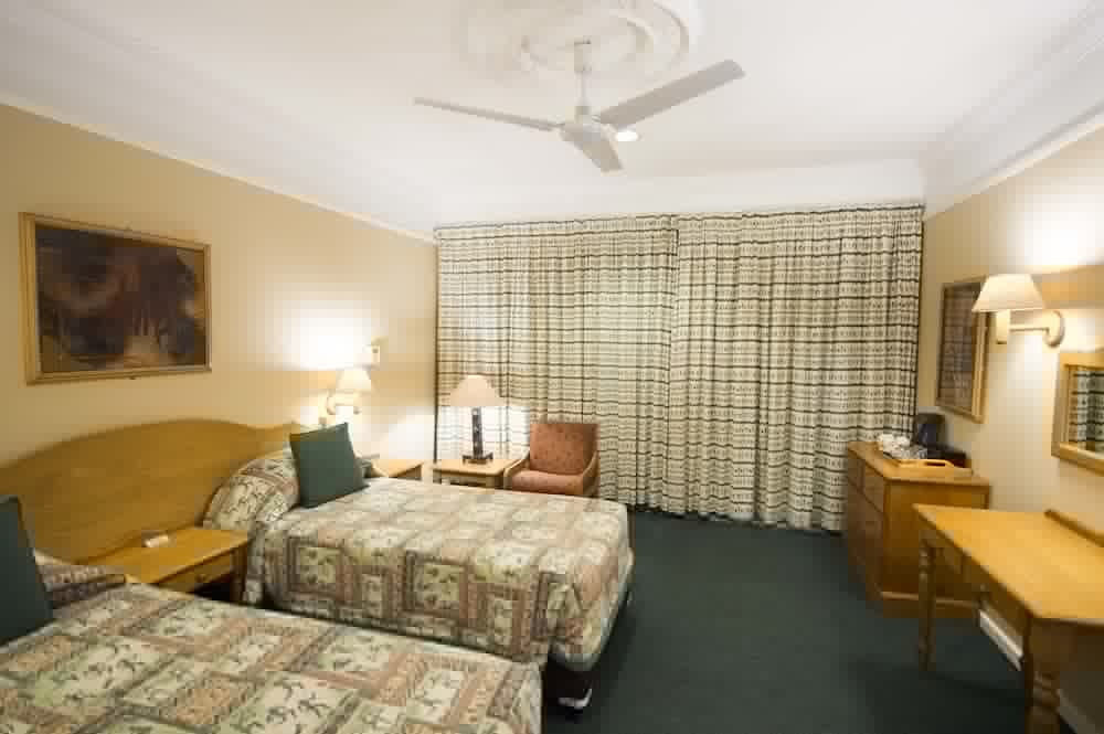 Cathedral Peak Hotel 15/73