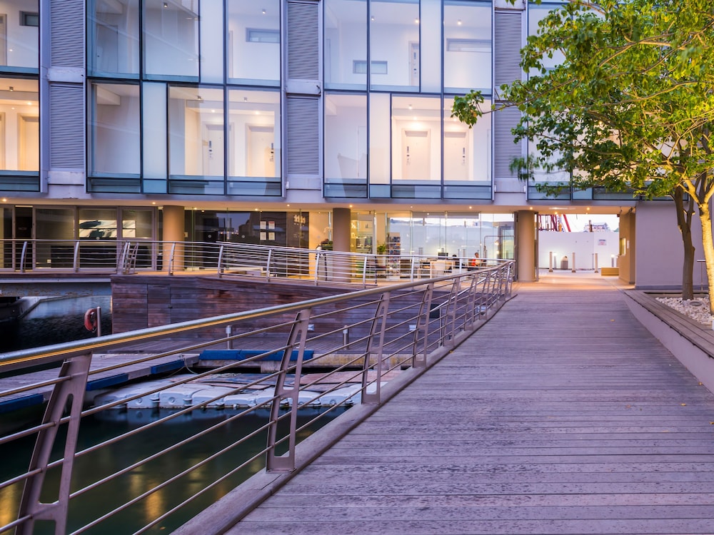 aha Harbour Bridge Hotel & Suites 58/65