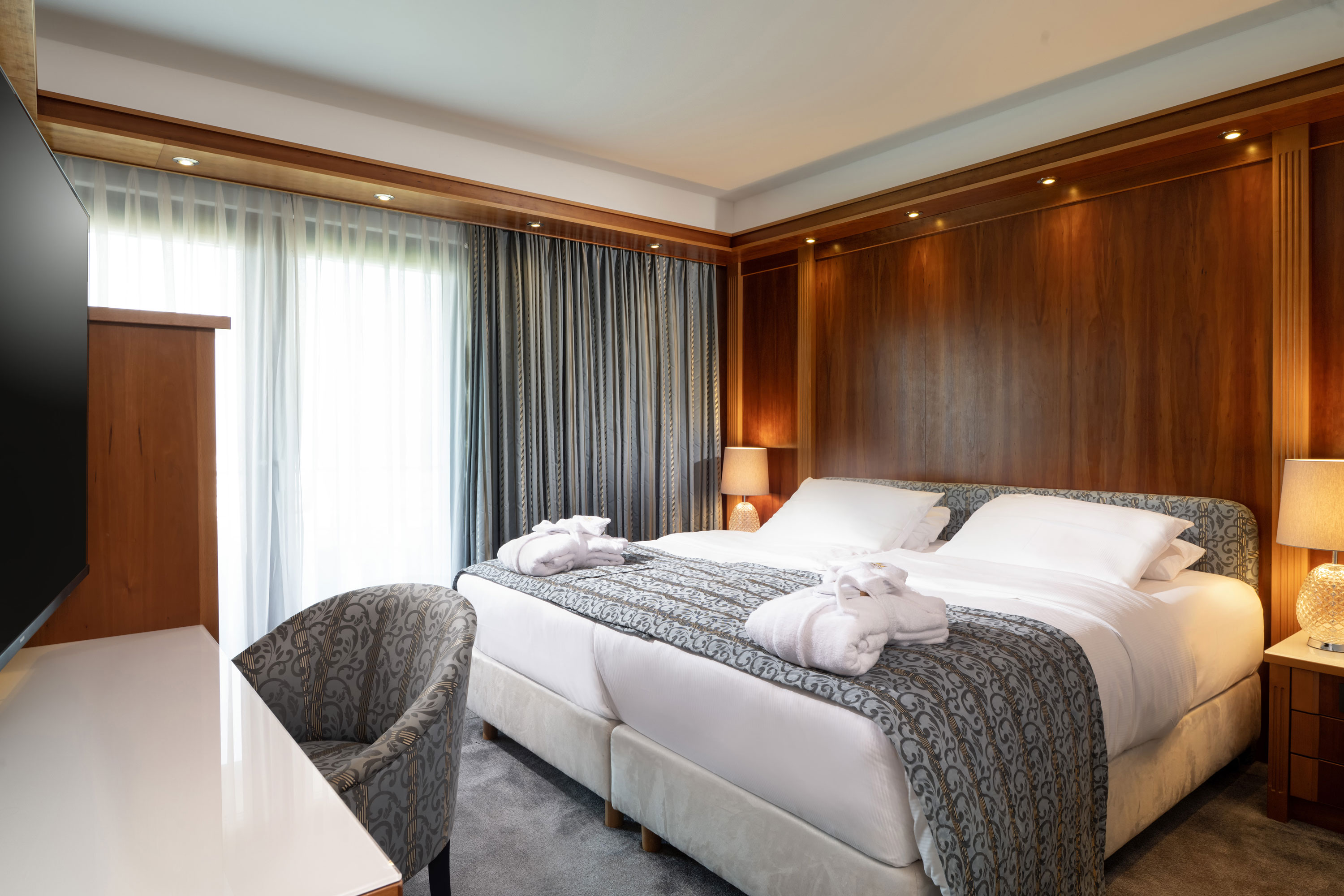 جناح، Maritim Hotel Darmstadt 2/3